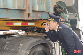 Ngăn ngừa từ xa hàng lậu, hàng cấm qua cửa khẩu Cầu Treo dịp cuối năm