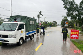 Nhiều địa phương cảnh báo, cấm đường do ngập sâu