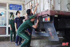 Siết chặt kiểm soát tại Cửa khẩu Cầu Treo, quyết ngăn hàng nhập lậu