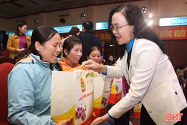 Người lao động đón "Tết sum vầy - Xuân ơn Đảng" năm 2025 