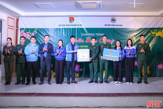 Xuân biên cương - gắn kết yêu thương nơi tuyến đầu biên giới