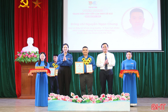 Tỉnh đoàn Hà Tĩnh tuyên dương 15 thanh niên tiên tiến làm theo lời Bác