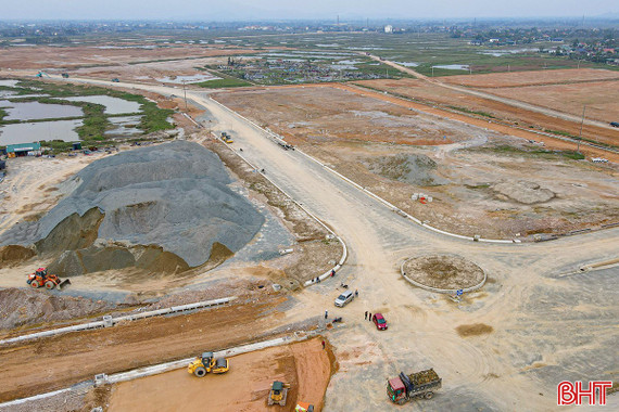 Nắng trở lại, dự án Khu công nghiệp VSIP Hà Tĩnh tăng tốc thi công