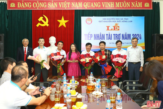 Tiếp nhận tài trợ Quỹ “Hỗ trợ học sinh đạt điểm cao, hoàn cảnh đặc biệt khó khăn vào học đại học”