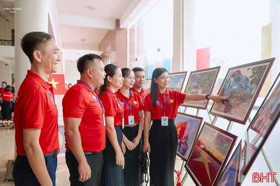 Lan toả tình yêu từ triển lãm ảnh "Tôi yêu Tổ quốc tôi"