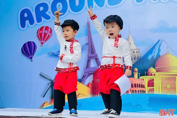 Bé mầm non Trí Đức lan tỏa thông điệp hòa bình tại tuần lễ văn hóa đa quốc gia