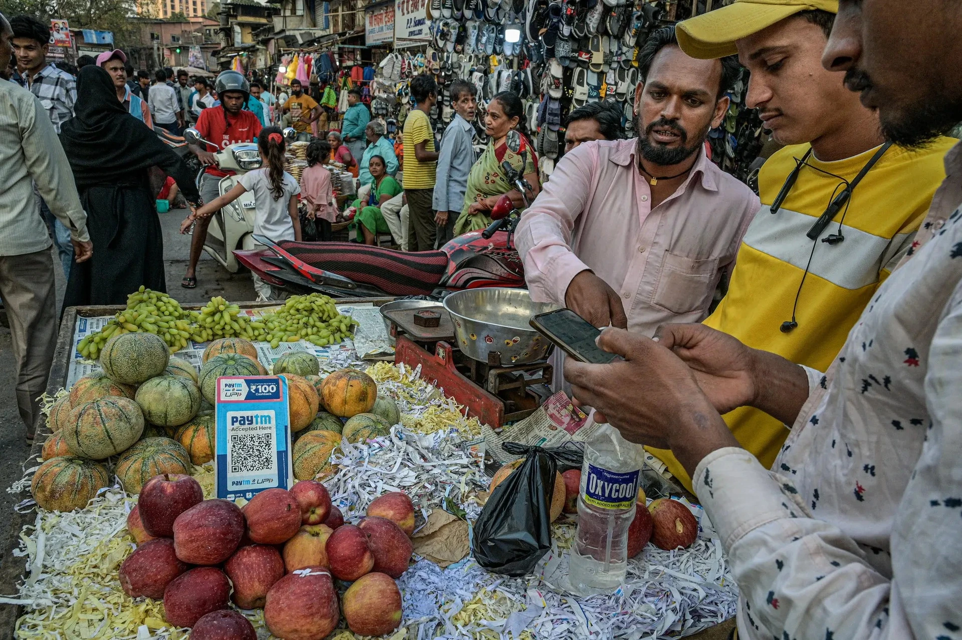 Câu hỏi lớn với Ấn Độ sau khi soán ngai vàng dân số của Trung Quốc