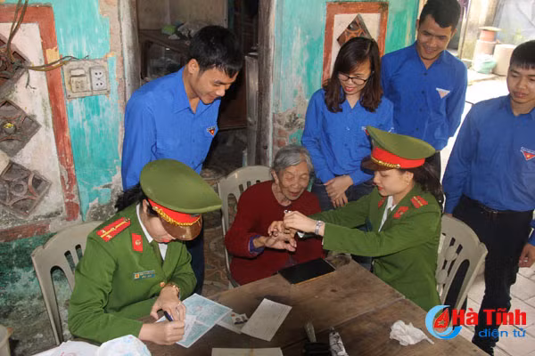 Công an Hương Sơn “cấp mới, đổi cũ”, sửa sai hơn 7.700 CMND