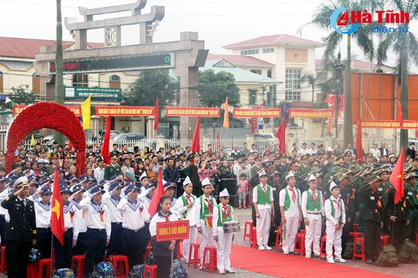 ha tinh tien 1 000 tan binh len duong lam nhiem vu