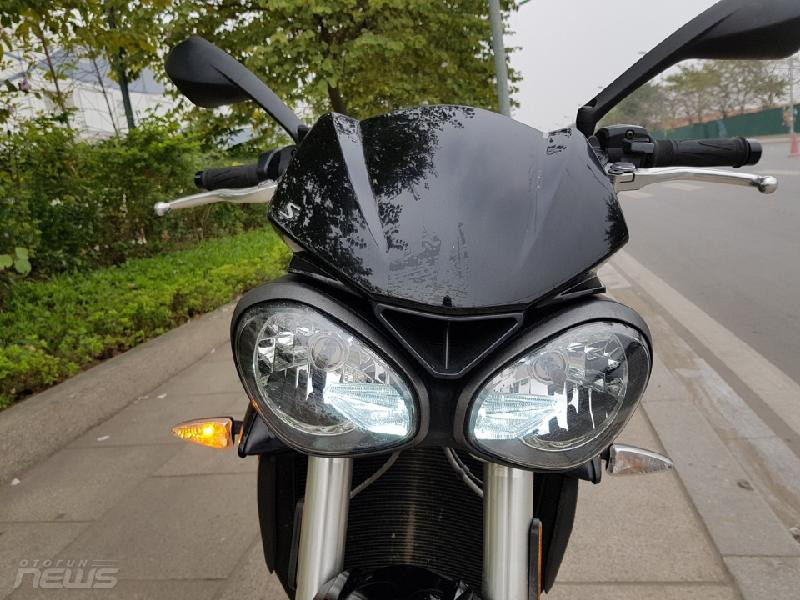 triumph street triple s naked bike 800cc danh cho voc dang nguoi viet