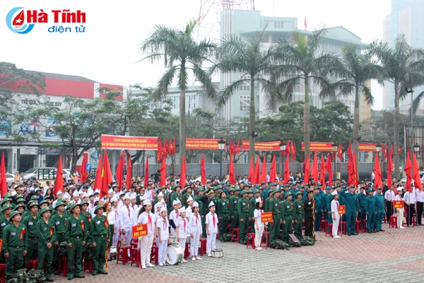 ha tinh tien 1 000 tan binh len duong lam nhiem vu