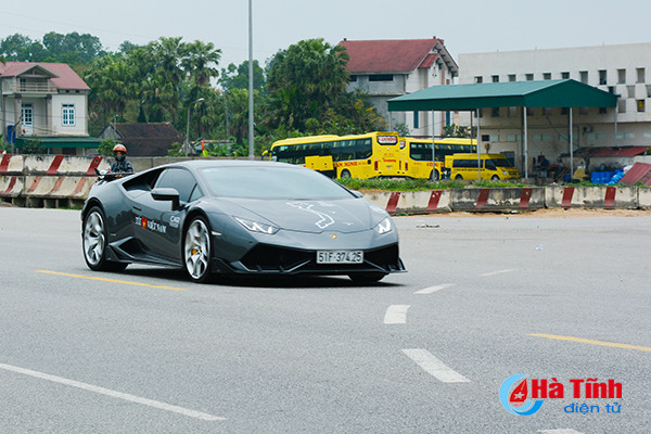 Video: Mãn nhãn với dàn siêu xe Car & Passion 2018 qua TP. Hà Tĩnh