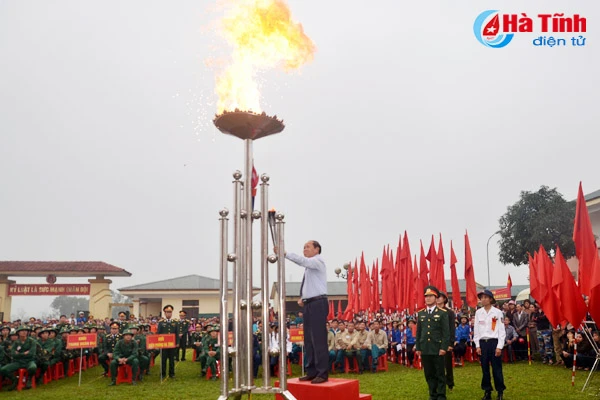 ha tinh tien 1 000 tan binh len duong lam nhiem vu