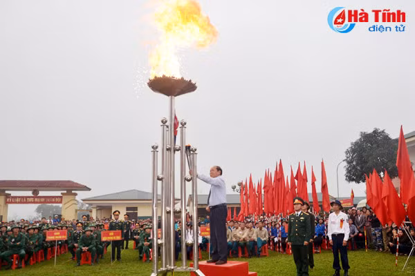 ha tinh tien 1 000 tan binh len duong lam nhiem vu