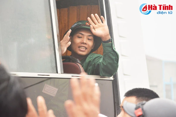 ha tinh tien 1 000 tan binh len duong lam nhiem vu