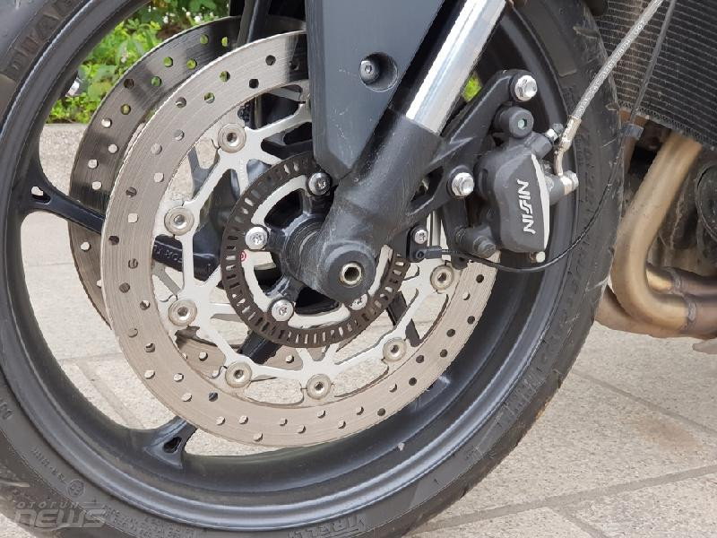 triumph street triple s naked bike 800cc danh cho voc dang nguoi viet