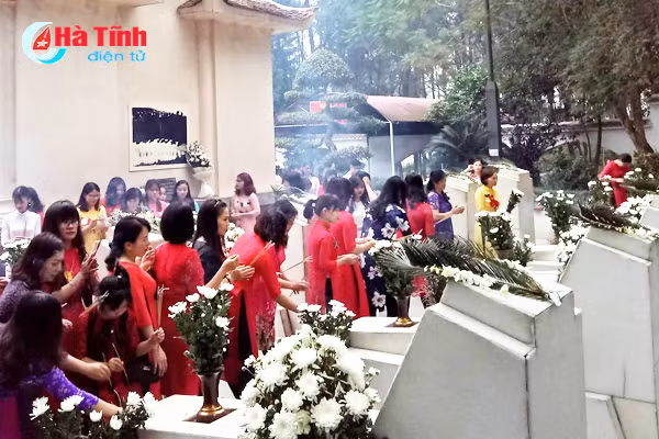 tham 10 doa hoa dong loc ngay quoc te phu nu