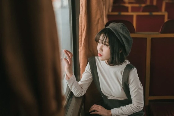 yeu chan thanh khoang cach xa den may cung hoa gan