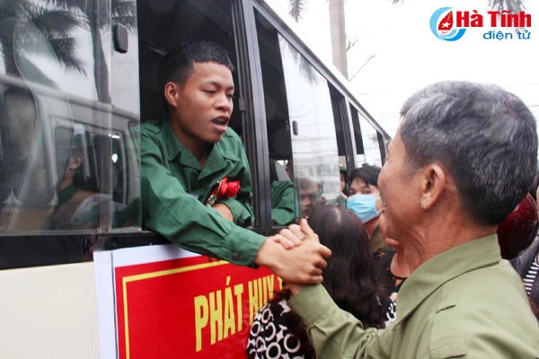 ha tinh tien 1 000 tan binh len duong lam nhiem vu