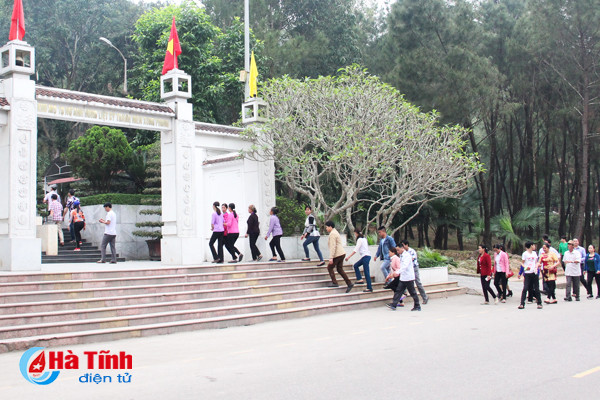 Thăm "10 đóa hoa" Đồng Lộc ngày Quốc tế phụ nữ ảnh 1 tham 10 doa hoa dong loc ngay quoc te phu nu