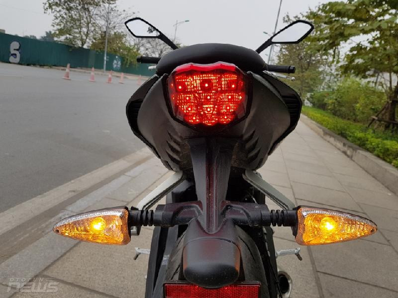 triumph street triple s naked bike 800cc danh cho voc dang nguoi viet