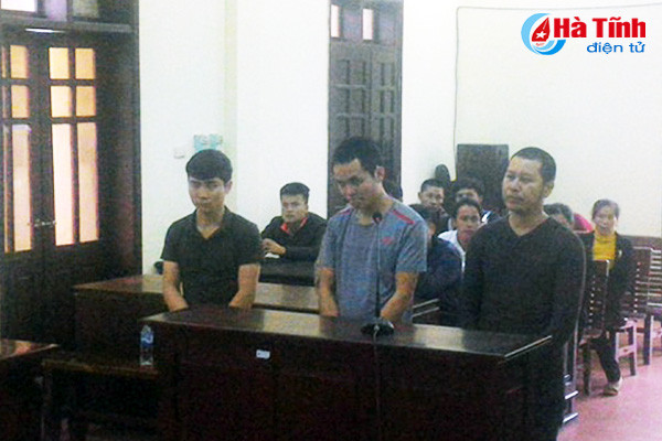 gia vo thue taxi di an cuoi de trom xe may