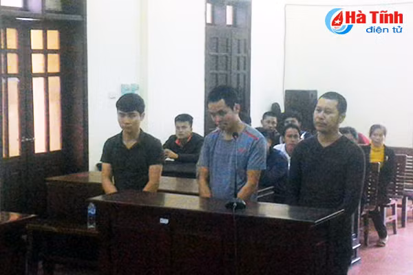 gia vo thue taxi di an cuoi de trom xe may