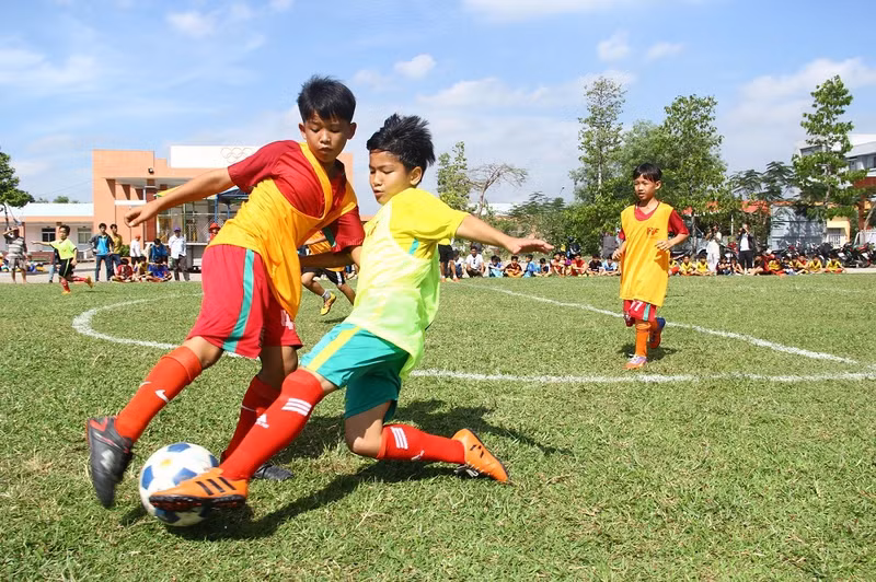 pvf cua ty phu pham nhat vuong tuyen tai nang bong da tre toan quoc