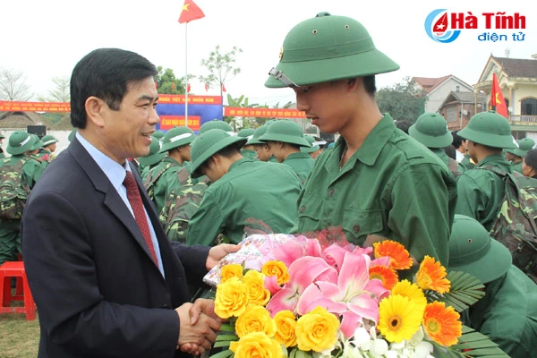 ha tinh tien 1 000 tan binh len duong lam nhiem vu