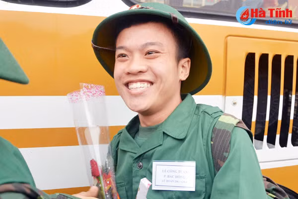 ha tinh tien 1 000 tan binh len duong lam nhiem vu