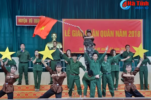 ha tinh tien 1 000 tan binh len duong lam nhiem vu