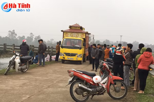 khuc cua tu than tren tuyen duong ung cuu ke go