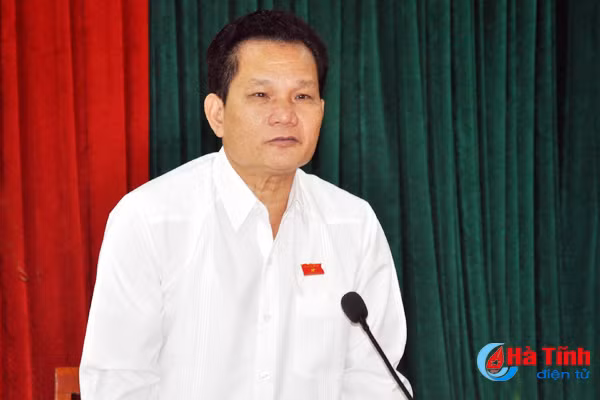 xuat khau lao dong la can thiet nhung khong phai bang moi gia