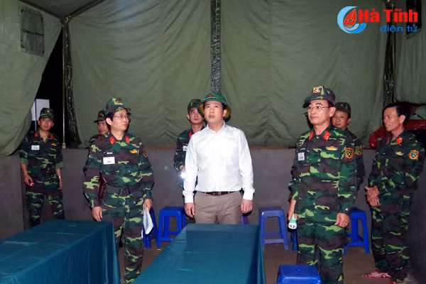 chu tich ubnd tinh kiem tra luyen tap phuong an san sang chien dau