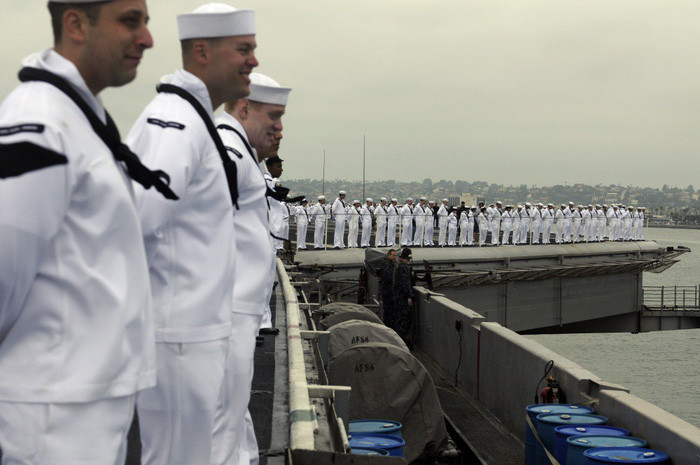 Tàu sân bay Mỹ đã neo đậu trong Vịnh Đà Nẵng ảnh 10 tau san bay my da neo dau trong vinh da nang