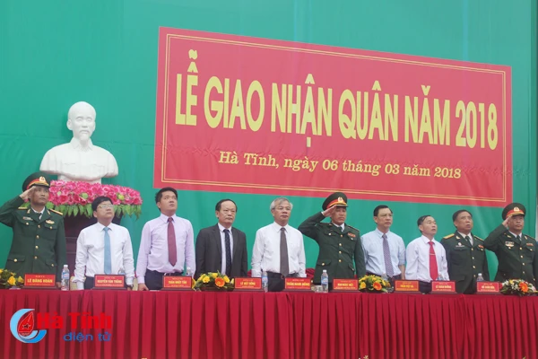 ha tinh tien 1 000 tan binh len duong lam nhiem vu