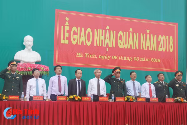 ha tinh tien 1 000 tan binh len duong lam nhiem vu