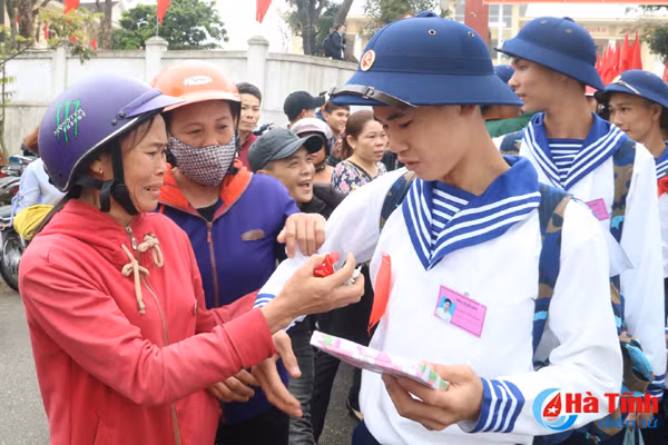 ha tinh tien 1 000 tan binh len duong lam nhiem vu