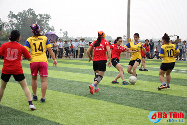 video xem bong hong tranh tai bong da tro tai nau an dip 8 3