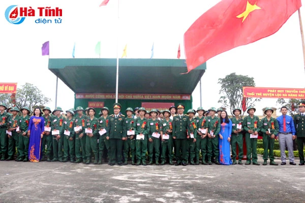 ha tinh tien 1 000 tan binh len duong lam nhiem vu