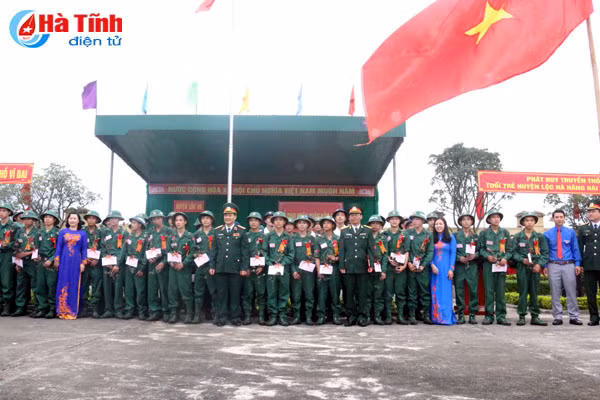 ha tinh tien 1 000 tan binh len duong lam nhiem vu