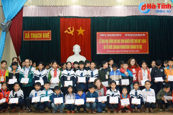 zft trao 581 suat hoc bong cho hoc sinh ngheo vuot kho hoc gioi ha tinh