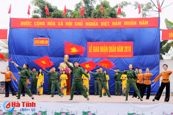 ha tinh tien 1 000 tan binh len duong lam nhiem vu
