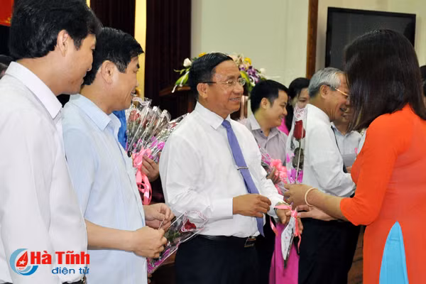 tao dieu kien tot nhat de phu nu cong hien cho xa hoi va giu lua trong moi gia dinh