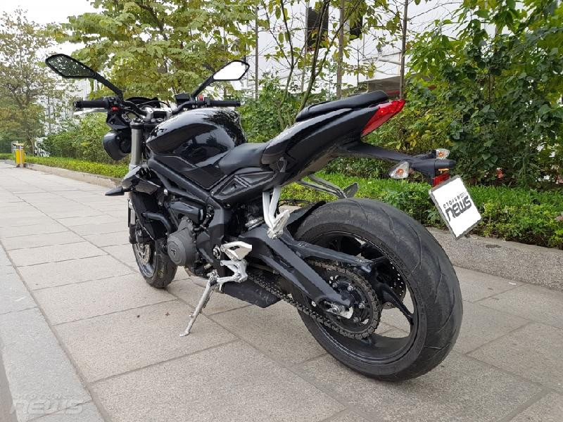 triumph street triple s naked bike 800cc danh cho voc dang nguoi viet