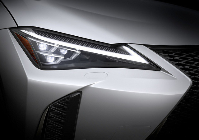 lexus ux cau tra loi cua nguoi nhat voi bmw x1