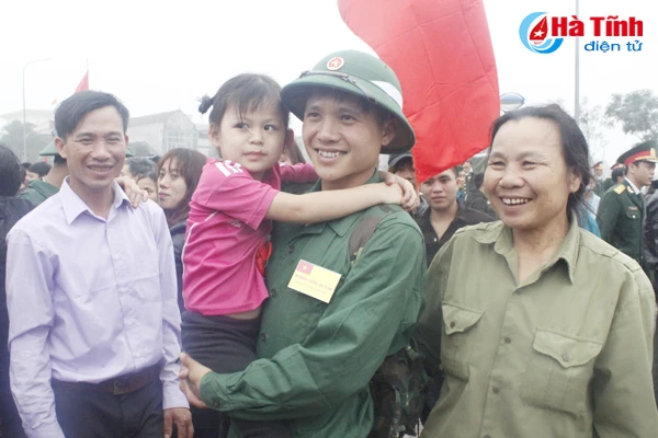 ha tinh tien 1 000 tan binh len duong lam nhiem vu