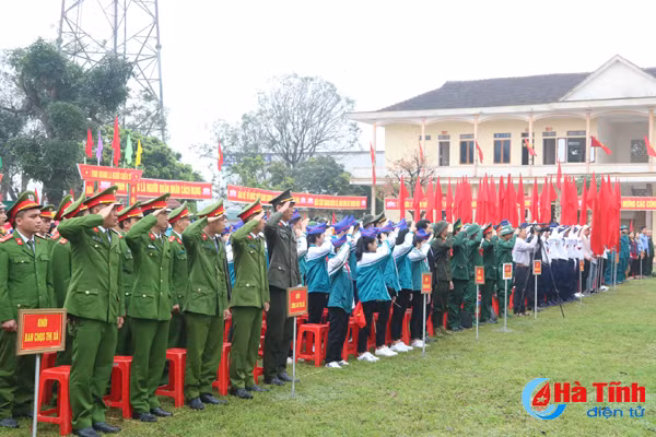 ha tinh tien 1 000 tan binh len duong lam nhiem vu