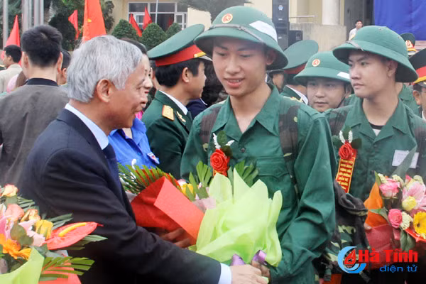 ha tinh tien 1 000 tan binh len duong lam nhiem vu