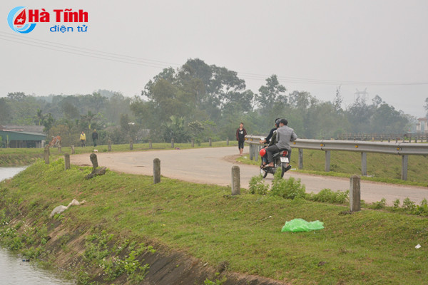 khuc cua tu than tren tuyen duong ung cuu ke go